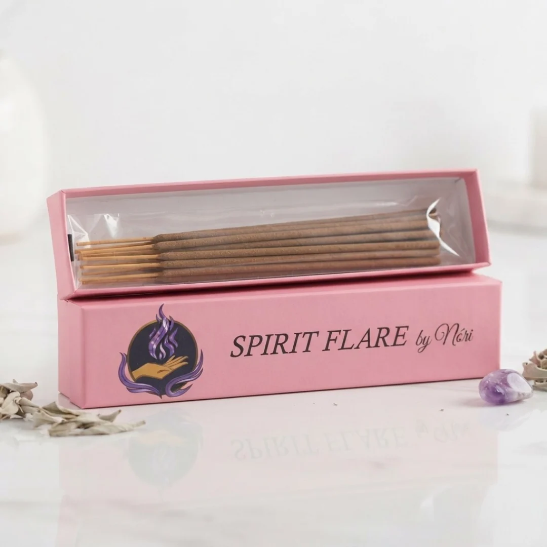 Spirit Flare Palo Santo prémium füstölőpálca pink díszdobozban, nyitott csomagolással